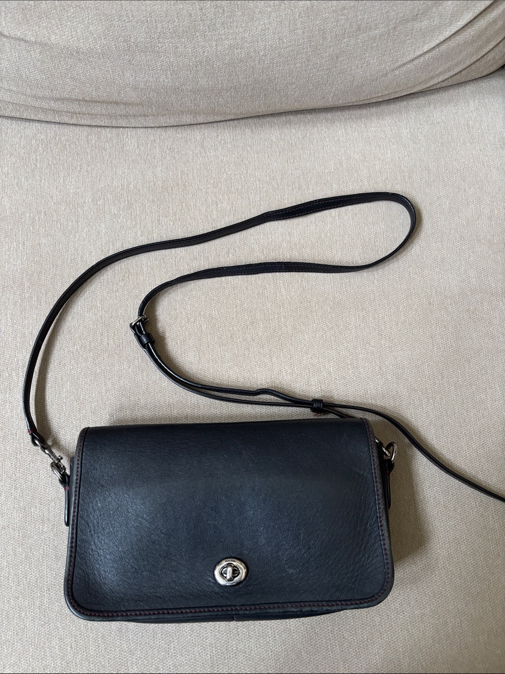 Coach Original Black Leather Turnlock Small Crossbody - Picture 1 of 14